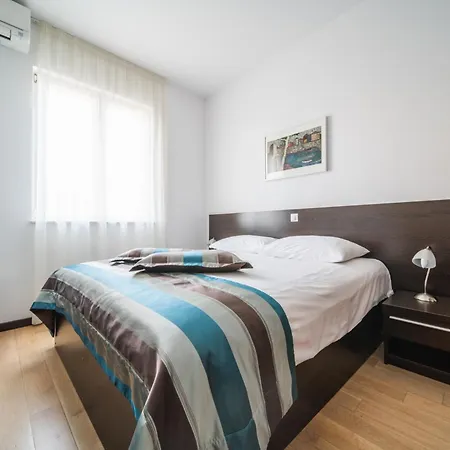 Pervanovo With Free Parking Апартаменти